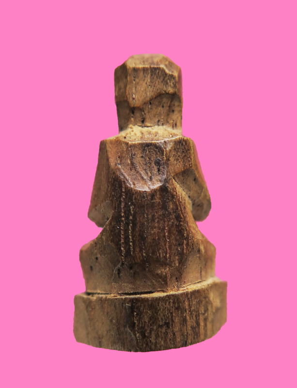 พระปิดตา ไม้แกะ ครับ