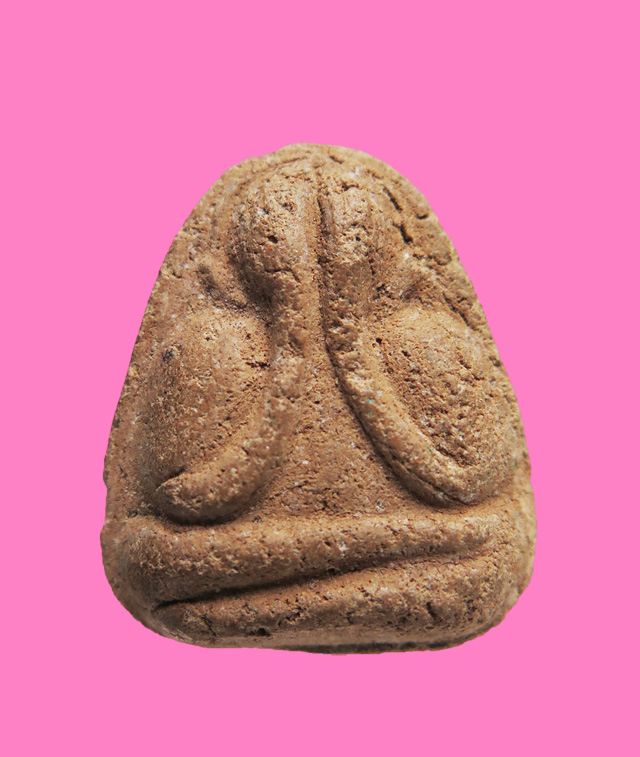 พระปิดตาเนื้อผงแดง