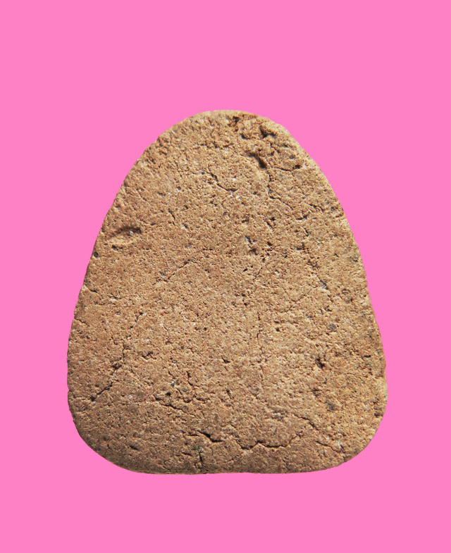 พระปิดตาเนื้อผงแดง