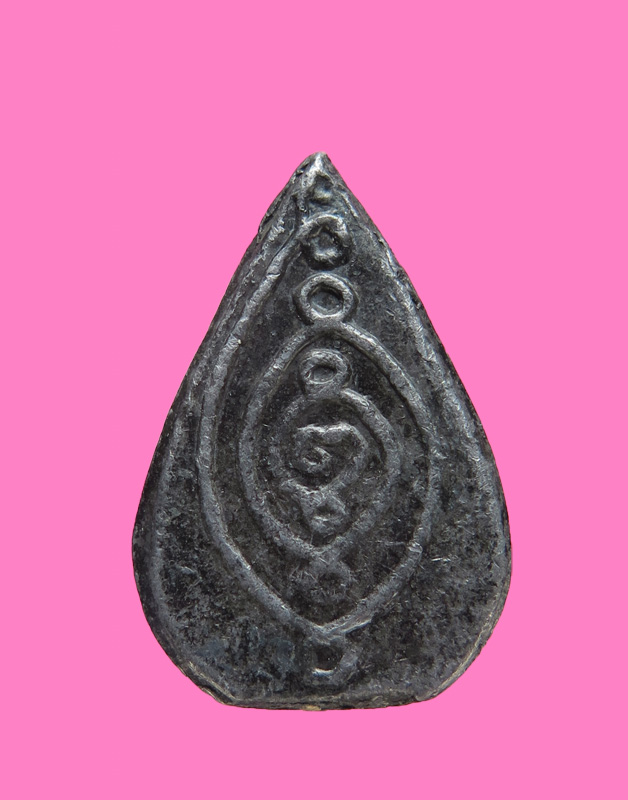 พระพุทธกวัก กลีบบัว เนื้อตะกั่วชุบรัก หลังยันต์