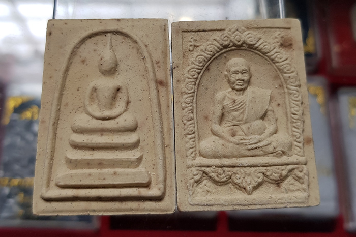 พระสมเด็จ + พระผงรูปเหมือน รุ่นอายุยืน (รุ่นแรก) ครูบาอินตา วัดกู้คำ จ. ลำปาง ปี56