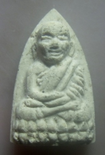 **เบาๆ**หลวงปู่ทวด เนื้อว่านขาว หลังโรยแร่ วัดเมืองยะลา ปี ๒๕๓๙ (รุ่นเครื่องบินตก) หลังลายนิ้ว**สว