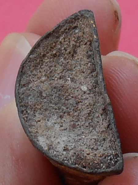 พระเนื้อชินหล่อโบราณ ปิดทองเก่า ฐาน ๑ นิ้ว (ไม่ทราบที่)