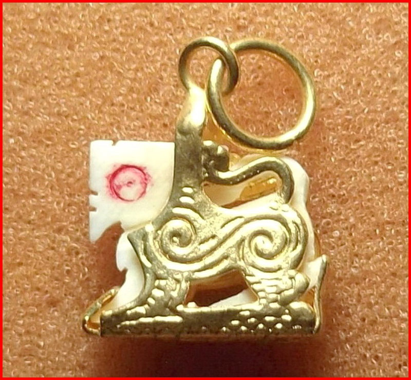 สิงห์งาแกะ หลวงพ่อหอม วัดชากหมาก จ.ระยอง เลี่ยมกระเช้าเดิม-1