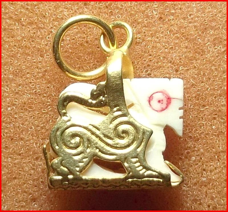 สิงห์งาแกะ หลวงพ่อหอม วัดชากหมาก จ.ระยอง เลี่ยมกระเช้าเดิม-1