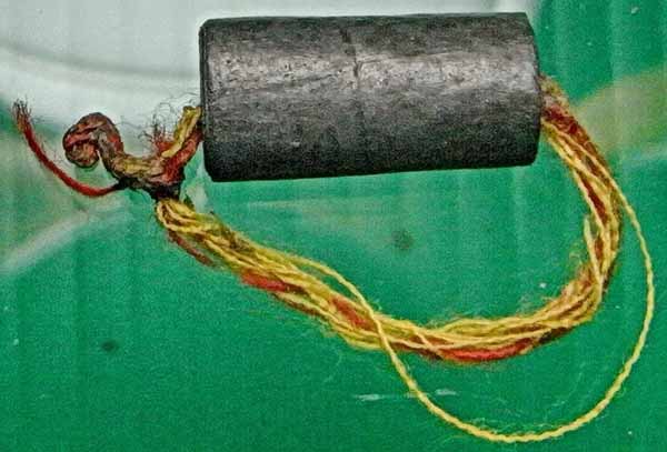 *ตะกรุดลูกอมม้วน ชินตะกั่ว ไหมเจ็ดสี*