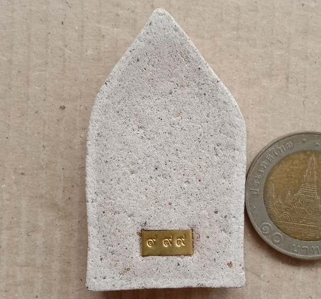 ขุนแผนรวมแร่กายสิทธิ์ ฝังตะกรุด 1 ดอก พร้อมพลอยกายสิทธิ์ และ เส้นเกศา ผสมจีวร ของหลวงปู่มหาศิลา สิริ