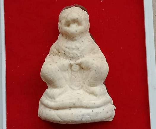 หนุมานชินะฤทธิ์รุ่นแรก หลวงปู่บัว วัดเกาะตะเคียน ปี2553เลข4657 เนื้อผงพรายบูรพา ฝังตะกรุดทองแดง+กล่อ