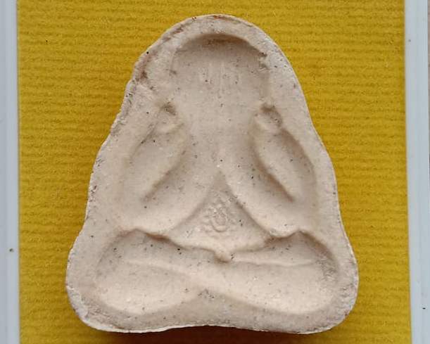 พระปิดตาพิมพ์หลังแบบ มงคลมหาลาภ หลวงปู่บัว ถามโก วัดเกาะตะเคียน จ.ตราด ปี2554 หมายเลข719+กล่อง