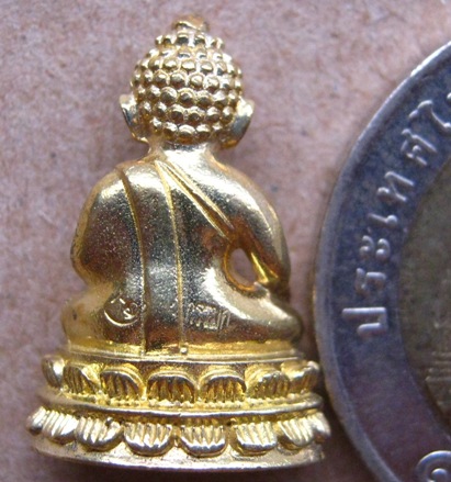 พระชัยวัฒน์ หลวงพ่อทอง เขายายหอม ชัยภูมิ ปี57เลข3552 ชุดกริ่งทองใบหยก เนื้อทองบวบเหลือง มีรอยจาร+กล่