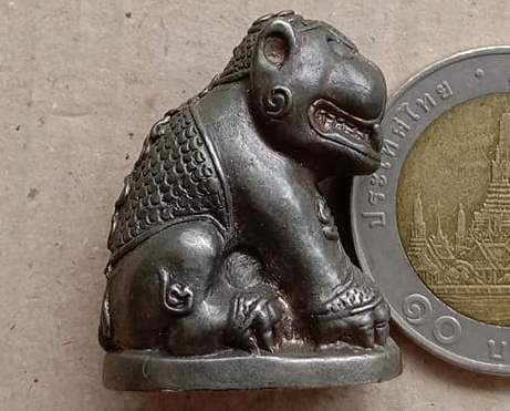 พยัคฆ์คำรณ พญาเสือเทพมงคล๗๗(เสือหุ้มเกราะ)พระครูศีลมงคล(พ่อท่านไข่)วัดลำนาว จ นครศรีฯ ปี2552เลข394