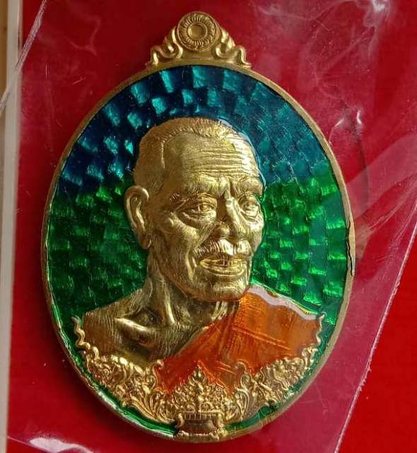 เหรียญหันข้าง หลวงพ่อพัฒน์ วัดห้วยด้วน จ.นครสวรรค์ ปี2563 ทองทิพย์ ลงยา 3สี หมายเลข131+กล่อง