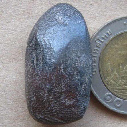 พระขุนแผนไข่ผ่าซีก หลวงพ่อดี วัดพระรูป จ สุพรรณบุรี ปี2513 เนื้อดำ