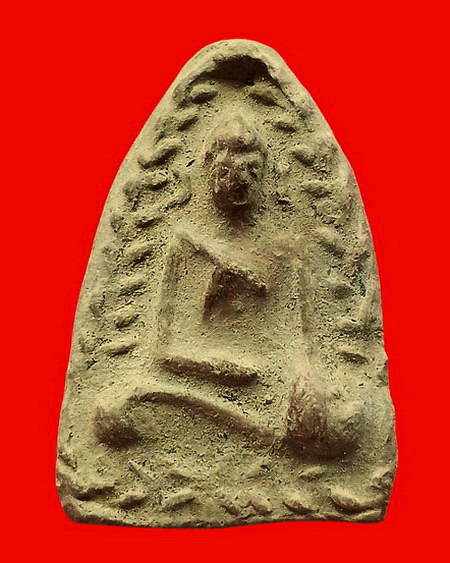 พระสรรค์นั่งพิมพ์สะดุ้งกลับหลังยันต์ เนื้อดิน หลวงพ่อกวย วัดโฆสิตาราม จ.ชัยนาท สวยมากค่ะ