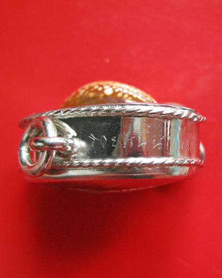 เบี้ยแก้ หุ้มเงินชุบทองคำขาว หลวงพ่อพระมหาสุรศักดิ์ วัดประดู่พระอารามหลวง สวยคะ