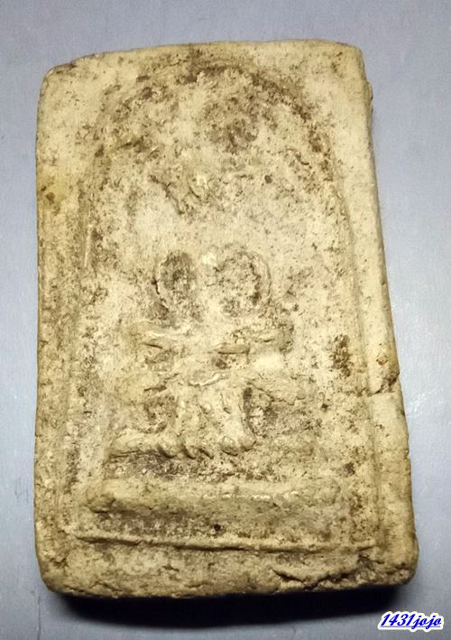 พระสมเด็จปรกโพธิ์ ฐานผ้าทิพย์ เก่าๆ ผิวหิ้งเนื้อจัด ไม่ทราบที่ครับ