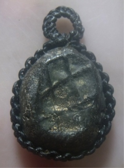 **เบาๆ**พระปิดตามหาลาภ เนื้อผงคลุกรัก เก่าๆ เนื้อหยุบหยับ ไม่ทราบที่**เนื้อจัด ถักเชือกสวยพร้อมใช้