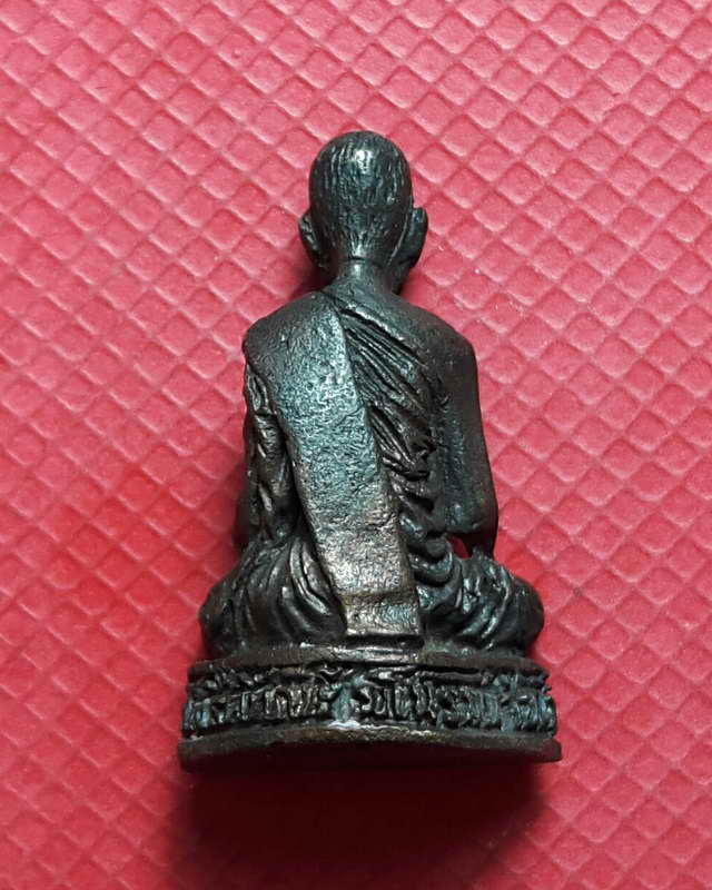 รูปหล่อรุ่น๑หลวงพ่อตี๋ วัดโพธิพิทักษ์ อ.มโนรมย์ จ.ชัยนาท ปี ๒๕๓๗ (เคาะเดียวแดง)