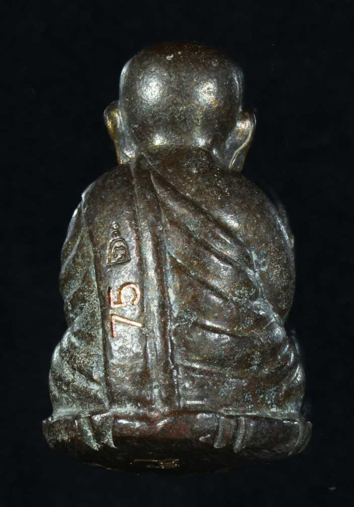 พระหลวงปู่ทวดรูปหล่อเศียรโต หมื่นยันต์ อาจารย์แดง วัดไร่ จ.ปัตตานี รุ่นกฐิน51(ลังกาสุกะ) เนื้อนวะ