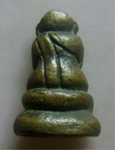 **เบาๆ**พระปิดตาหล่อเก่า เนื้อโลหะผสม เก่าๆ ไม่ทราบที่**เนื้อจัดๆ สวยๆ