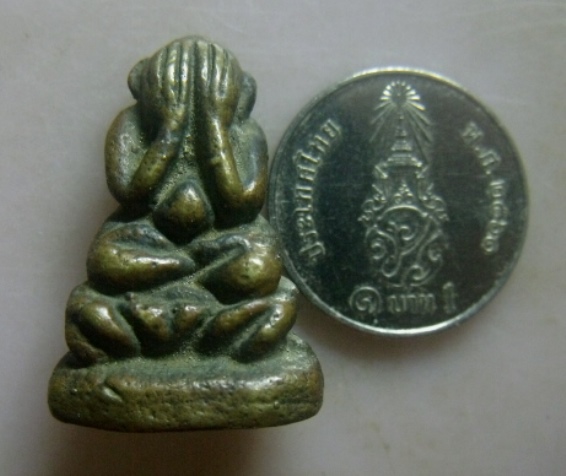 **เบาๆ**พระปิดตาหล่อเก่า เนื้อโลหะผสม เก่าๆ ไม่ทราบที่**เนื้อจัดๆ สวยๆ