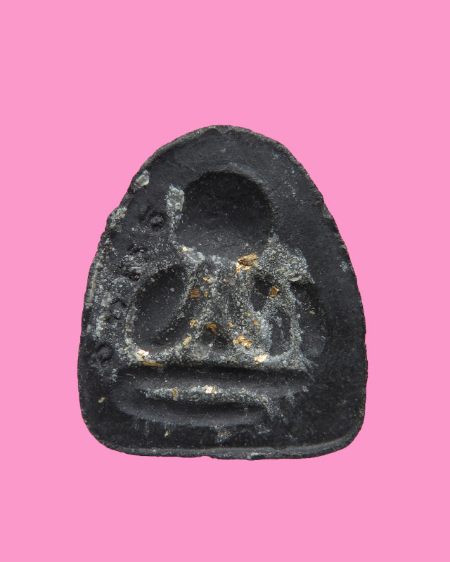 พระปิดตา เนื้อผงคลุกรัก หลังแบบ ก้น ส.ช.