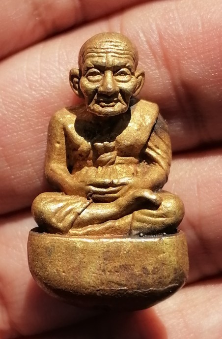 หลวงปู่ทวด พิมพ์เบ้าทุบ​ เนื้อเปียกทอง พบเจอน้อย​ ตอกโค๊ดใต้ฐาน วัดในหาน จ.ภูเก็ต ปี 2536 เคาะเดียว