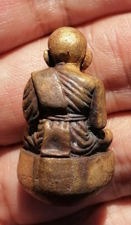 หลวงปู่ทวด พิมพ์เบ้าทุบ​ เนื้อเปียกทอง พบเจอน้อย​ ตอกโค๊ดใต้ฐาน วัดในหาน จ.ภูเก็ต ปี 2536 เคาะเดียว