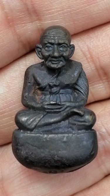 หลวงปู่ทวด รูปหล่อพิมพ์เเบ้าทุบ ตอกโค๊ดใต้ฐาน วัดในหาน จ.ภูเก็ต ปี 2536 เคาะเดียว