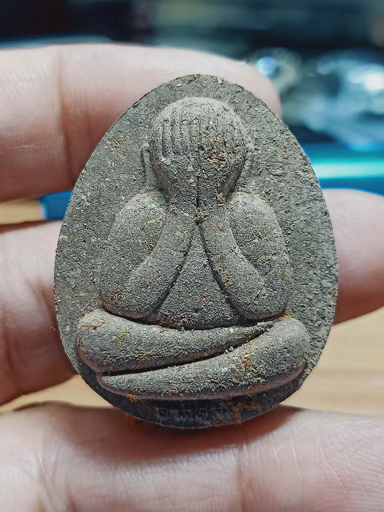 4-325 พระปิดตาปลดหนี้ จัมโบ้ 1 หลวงปู่รอด อาภัสสโร วัดโคกกรม จ.สุรินทร์ 2565 เลข 124 กล่องเดิม