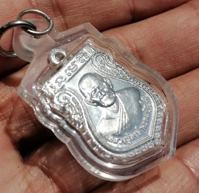 เหรียญเสมาเนื้อปีกเครื่องบิน หลวงปู่หงษ์ พรหมปัญโญ ออกวัดสะเดารัตนาราม ปี 2555 เคาะเดียว(1)   