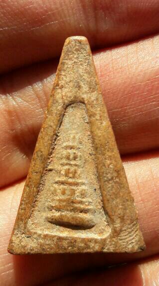 พระผงสุพรรณจงอางศึก อู่ทองจงอางศึก(มุ่ย ถิร โพธิ์ โต๊ะ เงิน และคณาจารย์เกือบ 60 รูป) เคาะเดียว(7)