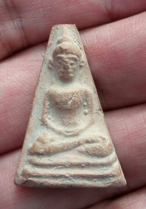 พระผงสุพรรณจงอางศึก อู่ทองจงอางศึก(มุ่ย ถิร โพธิ์ โต๊ะ เงิน และคณาจารย์เกือบ 60 รูป) เคาะเดียว(9)