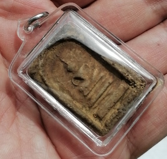 พระสมเด็จทรายเสก พิมพ์เกศยาว หลวงพ่อกวย วัดโฆสิตาราม จ.ชัยนาท ยุคต้น ปี 2500-2509 เคาะเดียว