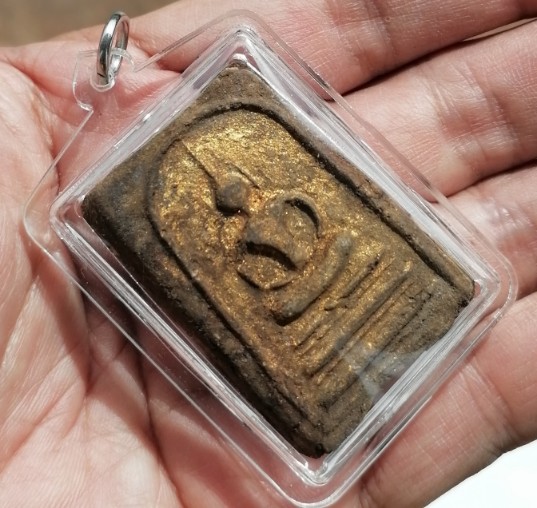 พระสมเด็จทรายเสก พิมพ์ใหญ่ หลวงพ่อกวย วัดโฆสิตาราม จ.ชัยนาท ยุคต้น เลี่ยมพร้อมใช้ เคาะเดียว