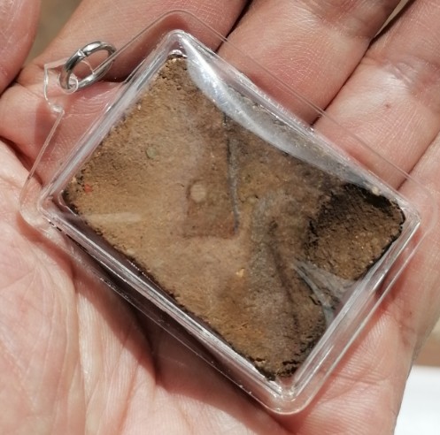 พระสมเด็จทรายเสก พิมพ์ใหญ่ หลวงพ่อกวย วัดโฆสิตาราม จ.ชัยนาท ยุคต้น เลี่ยมพร้อมใช้ เคาะเดียว