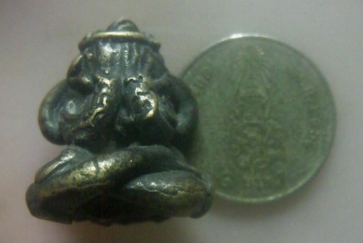 **เบา​ๆ​**พระปิดตายันต์ยุ่งหล่อลอยองค์ เนื้อสำริดแก่เงิน เก่าๆไม่ทราบที่**สวยๆ เนื้อจัด เชิญชมครับ