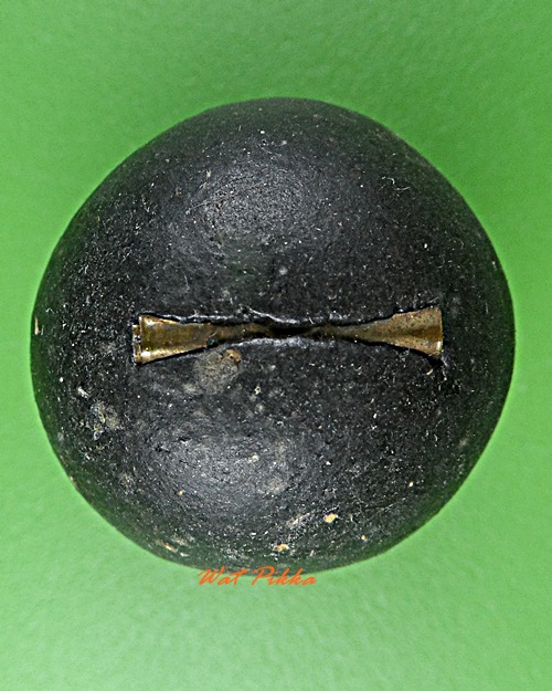 ลูกอมผงมหาว่าน ฝังตะกรุดเงิน หลวงปู่สิงห์ วัดบ้านขี้เหล็ก ศรีสะเกษ .D340.