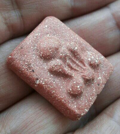 พระปิดตาผงกระดูกผี วัดโพธิ์ท่าเตียน ไม่ทราบปี เนื้อว่านสบู่เลือด เคาะเดียว  