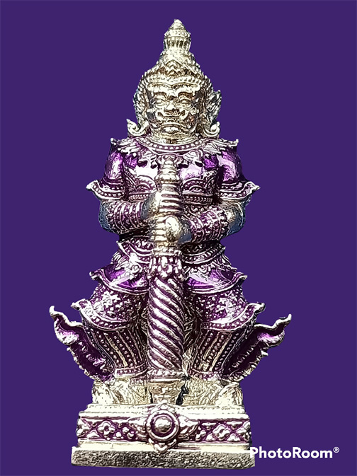 ท้าวเวสสุวรรณ หลวงพ่อทอง วัดบ้านไร่ นครราชสีมา รุ่น ยกฐานะทองนำโชค เนื้ออัลปาก้า ลงยาม่วง