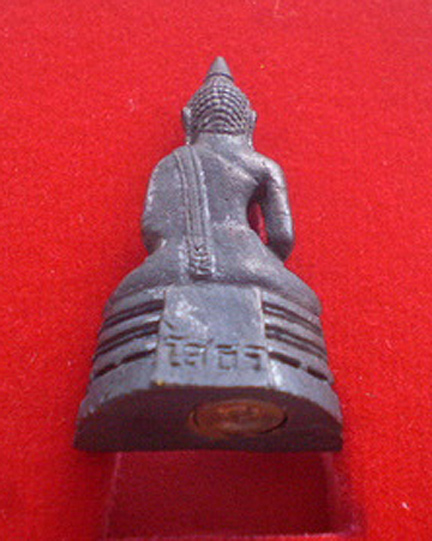 N หลวงพ่อโสธร พระกริ่ง โลหะรมดำ ในกล่องของเดิมครับ เก่าๆไม่ทราบปีออก ที่แน่ๆได้มาก่อนปี 2553