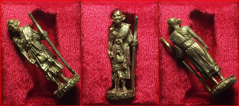 รูปหล่อยืน หลวงปู่ศุข วัดปากคลองมะขามเฒ่า จ.ชัยนาท เนื้อทองเหลือง-3 เคาะเดียวครับ