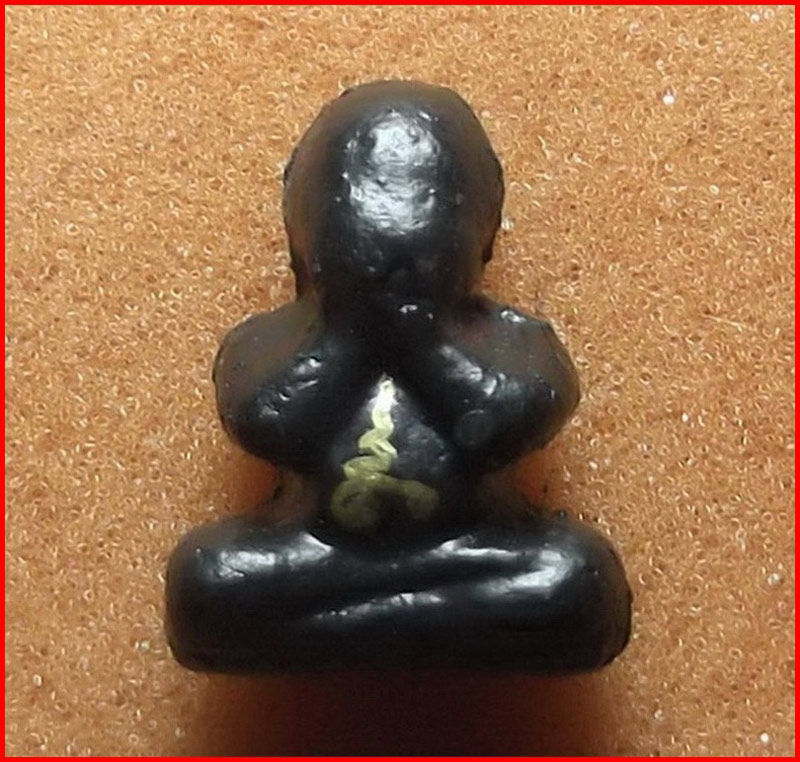 พระปิดตาเนื้อผงโสฬสมงคลผสมแร่เหล็กน้ำพี้ ไม่ฝังตะกรุด วัดสะพานสูง จ.นนทบุรี ปี 2555 #2