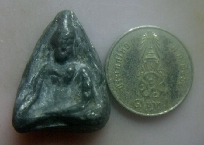 **เบา​ๆ​**พระร่วงนั่งปางมารวิชัย เนื้อชินตะกั่ว เก่าๆ สวยๆ ไม่ทราบที่**เชิญชมครับ