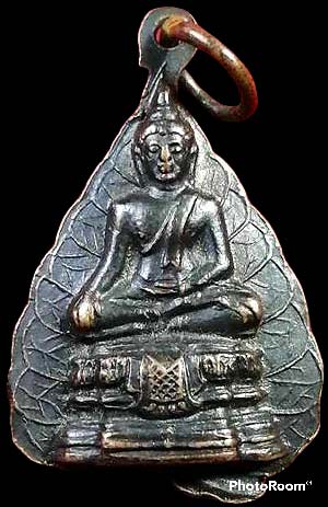 *เหรียญรูปเหมือนใบโพธิ์ หลังพระพุทธโคดม หลวงพ่อขอม วัดไผ่โรงวัว สุพรรณบุรี ปี๒๕๐๕*