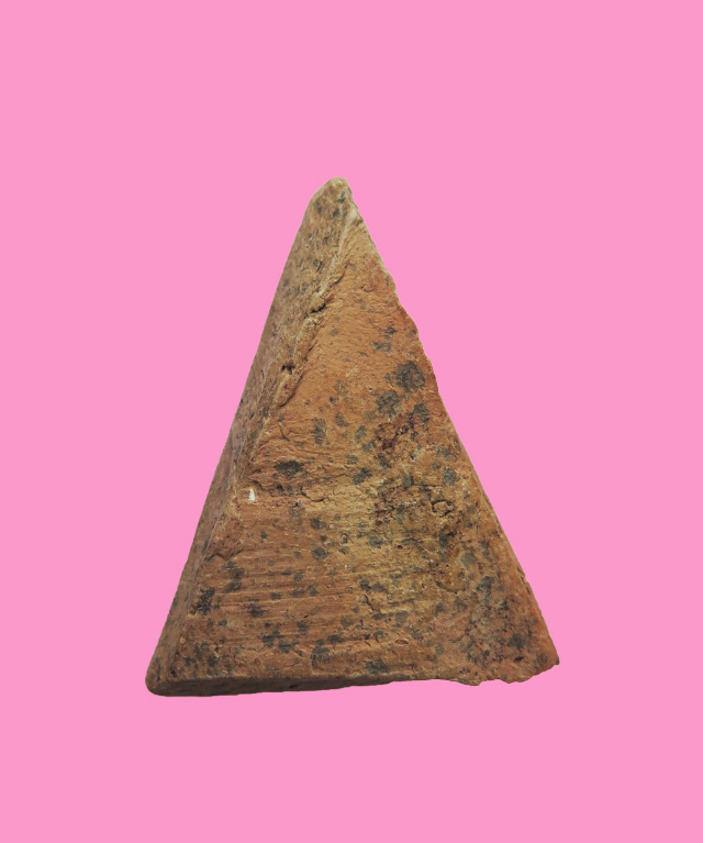 พระไตรภาคี เนื้อดิน