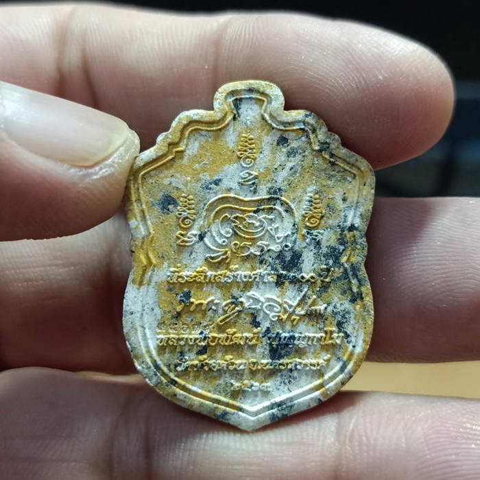 งานหน้ากาก พระผงเสม รุ่นเสือคาบดาบ หลวงพ่อพัฒน์ วัดห้วยด้วน จ.นครสวรรค์ เนื้อก้นครก หน้ากากทอง