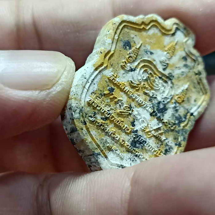 งานหน้ากาก พระผงเสม รุ่นเสือคาบดาบ หลวงพ่อพัฒน์ วัดห้วยด้วน จ.นครสวรรค์ เนื้อก้นครก หน้ากากทอง