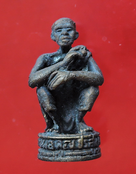 รูปหล่อพิมพ์เอกลักษณ์ หลวงพ่อคูณ วัดบ้านไร่  รุ่นนี้ รวย รวย รวย พร้อมกล่องเดิม ชื่อรุ่นดีมาก 