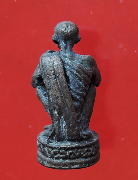 รูปหล่อพิมพ์เอกลักษณ์ หลวงพ่อคูณ วัดบ้านไร่  รุ่นนี้ รวย รวย รวย พร้อมกล่องเดิม ชื่อรุ่นดีมาก 